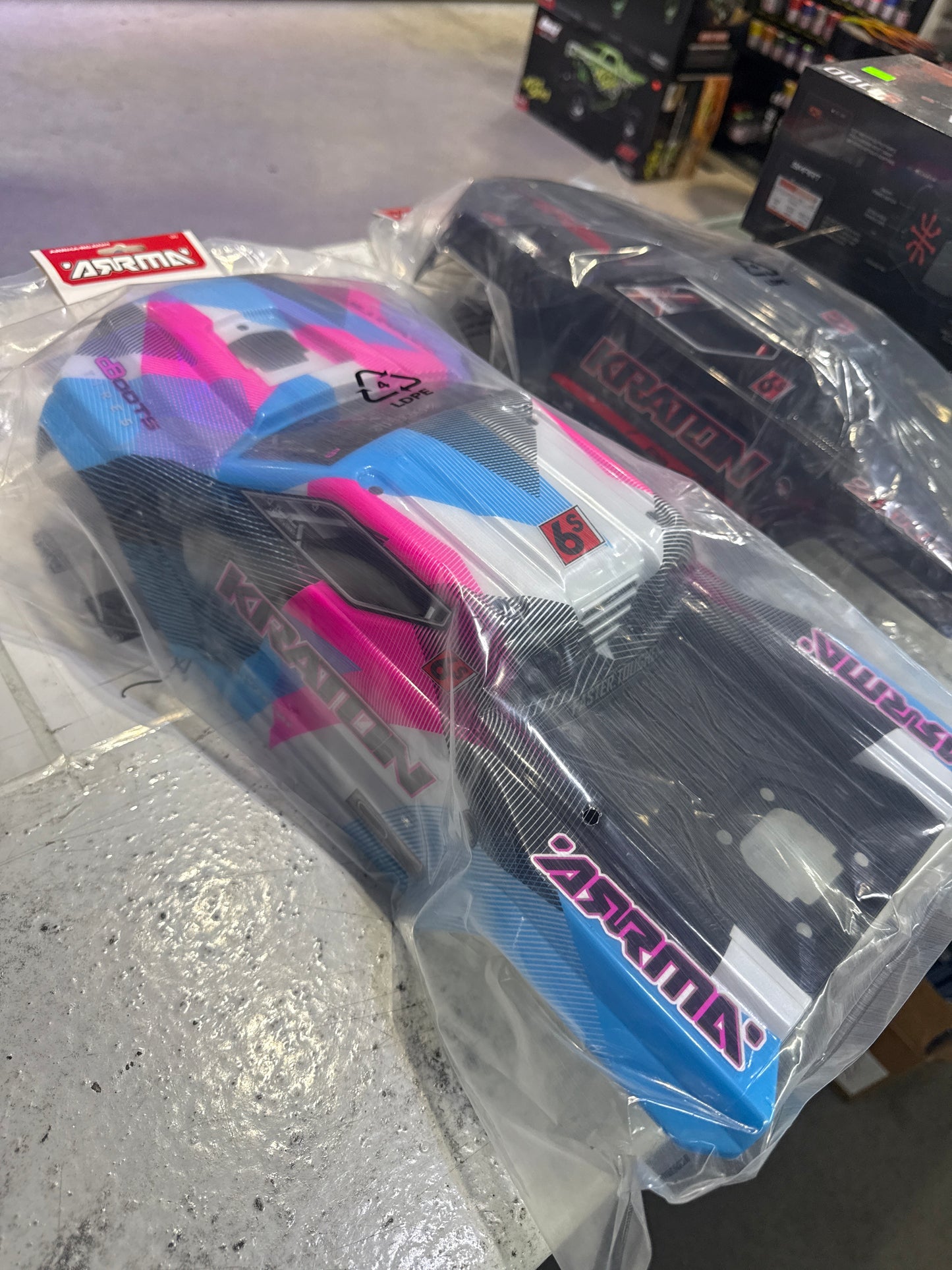 ARA-1518 KRATON Painted Decaled Trimmed Body Set (Blue/Pink) - the rc shop at drdans